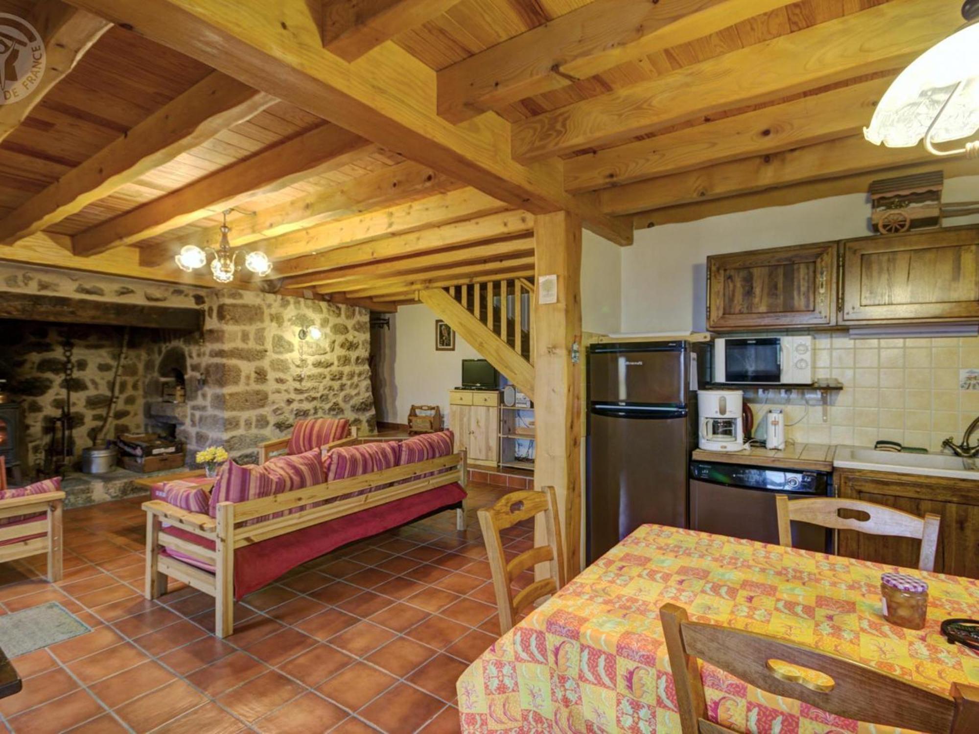 Charmant Gite Avec Terrasse, Cheminee Et Jardin, A Proximite Des Bois, Animaux Acceptes - Fr-1-496-205 Saint-Jean-Soleymieux Exterior foto